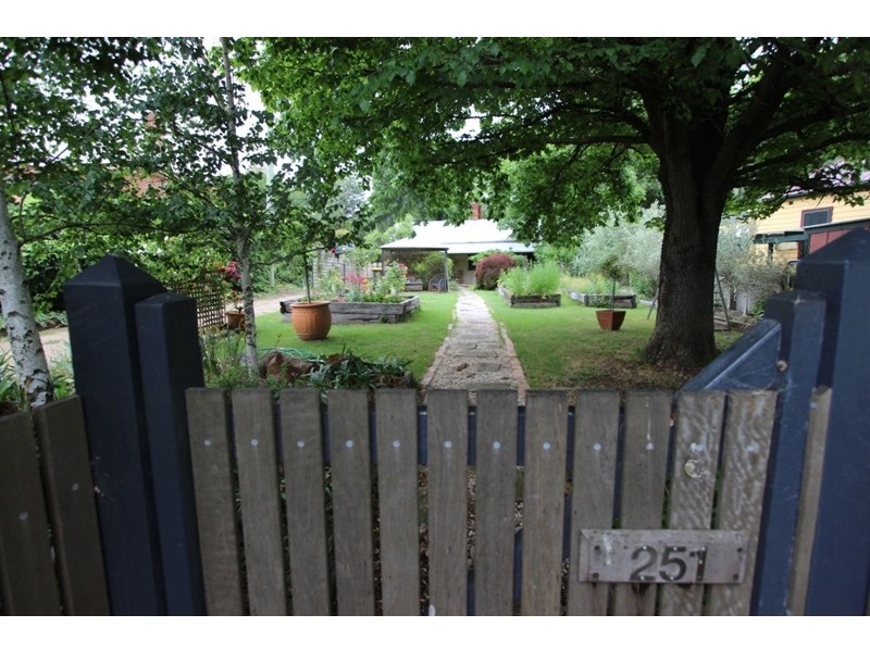 251 Bentinck Street, Bathurst NSW 2795