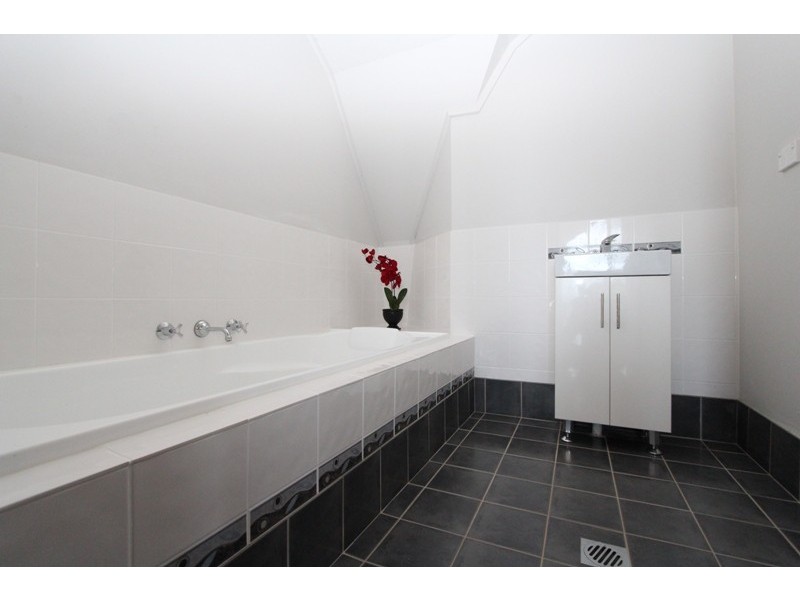 14 Hat Hill Lane, Meadow Flat NSW 2795