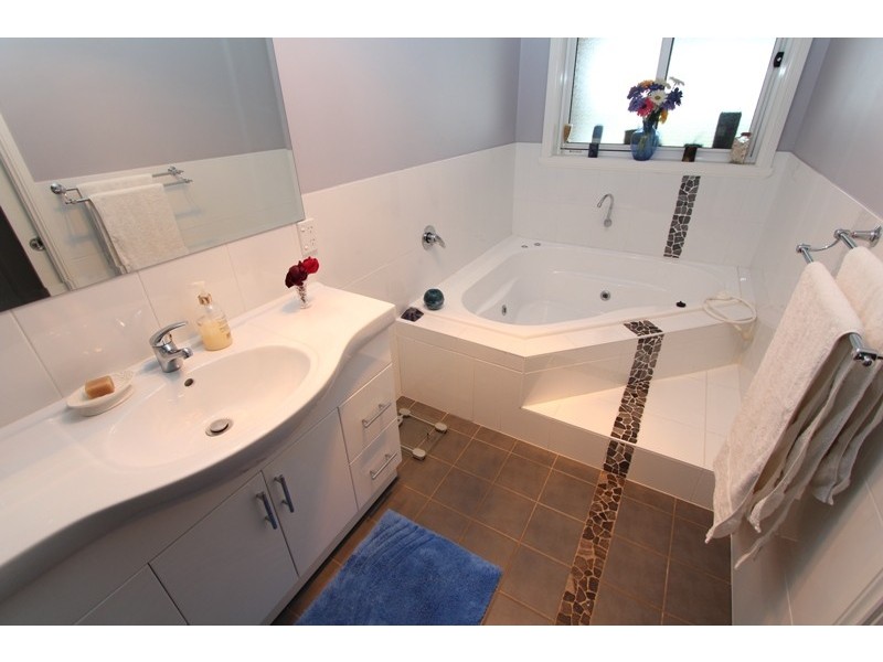 42 Ilumba Way, Kelso NSW 2795