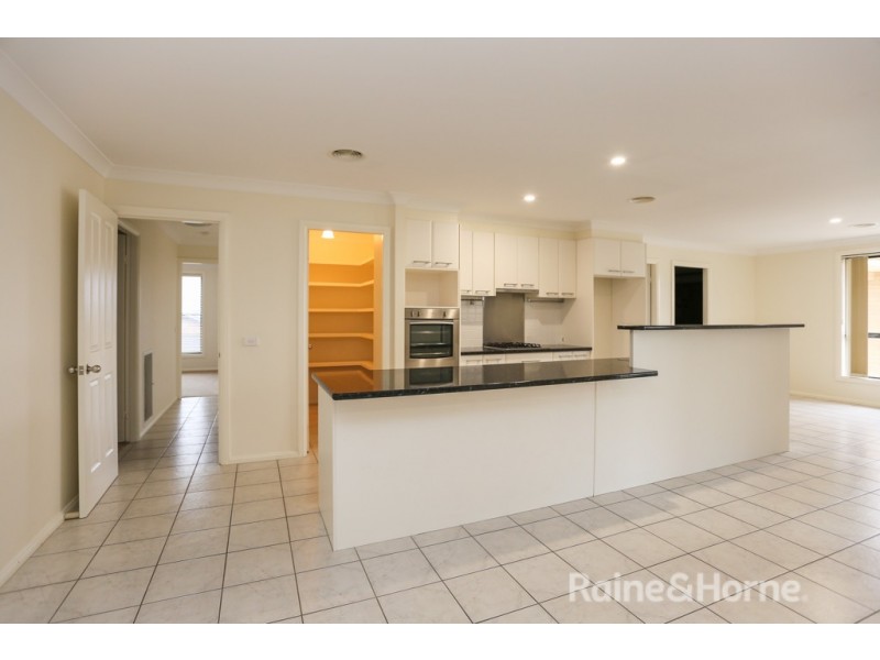 22 Riverside Retreat, Bathurst NSW 2795