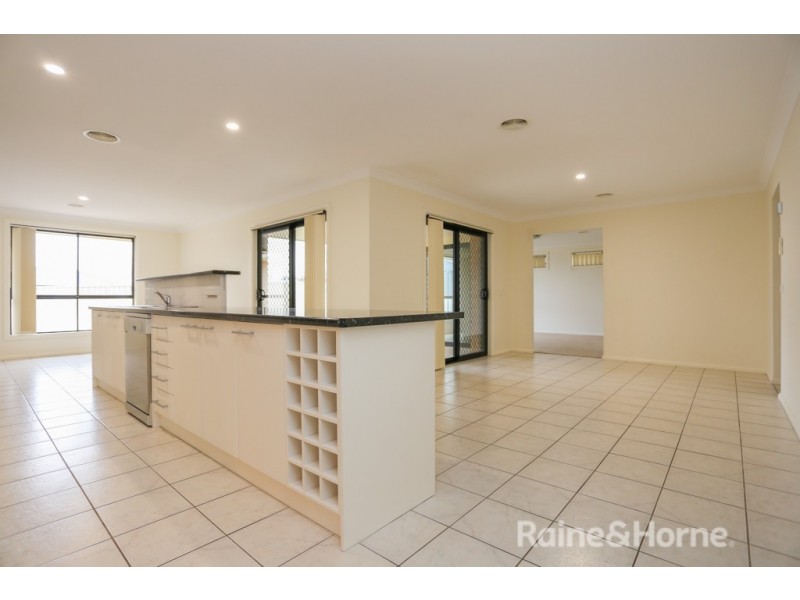 22 Riverside Retreat, Bathurst NSW 2795