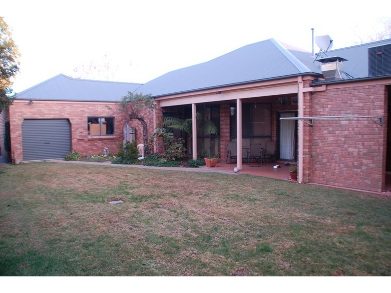 5 Trinity Drive, Bathurst NSW 2795