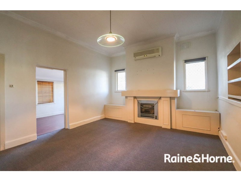 24 Vale Road, Bathurst NSW 2795
