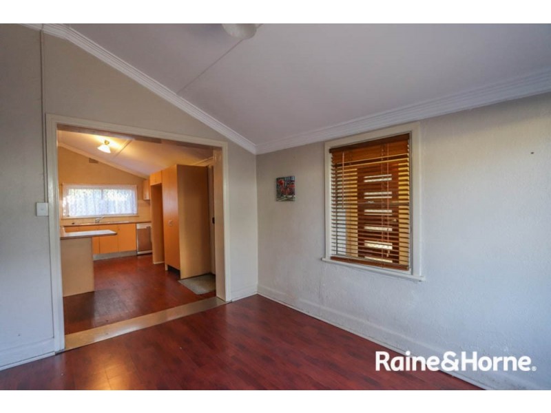 24 Vale Road, Bathurst NSW 2795