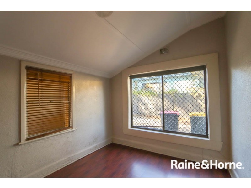 24 Vale Road, Bathurst NSW 2795