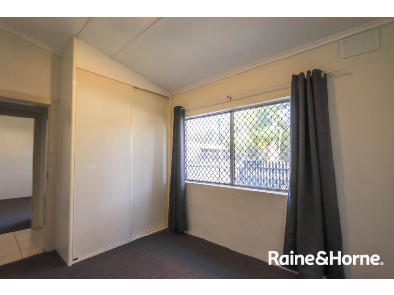 24 Vale Road, Bathurst NSW 2795