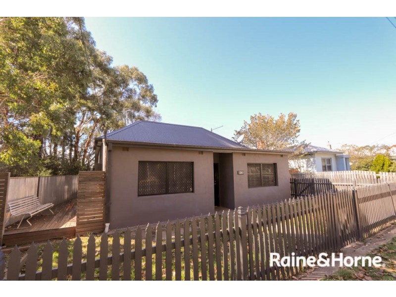 24 Vale Road, Bathurst NSW 2795