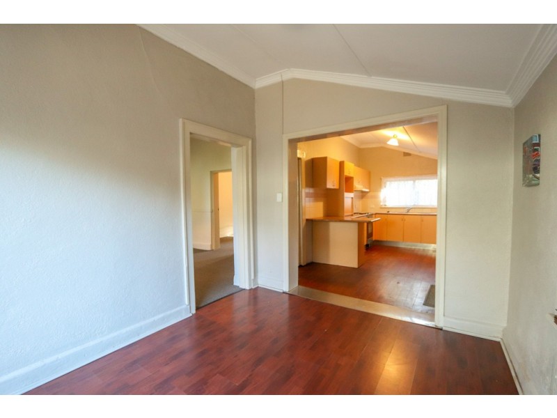 24 Vale Road, Bathurst NSW 2795