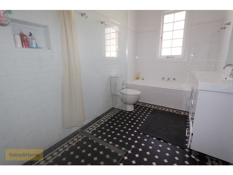 202 Rankin Street, Bathurst NSW 2795