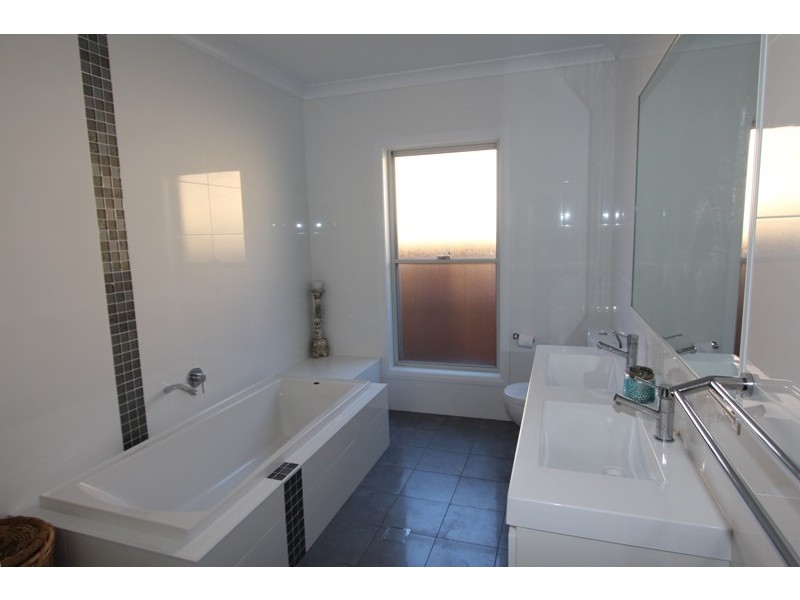 223 Keppel Street, Bathurst NSW 2795