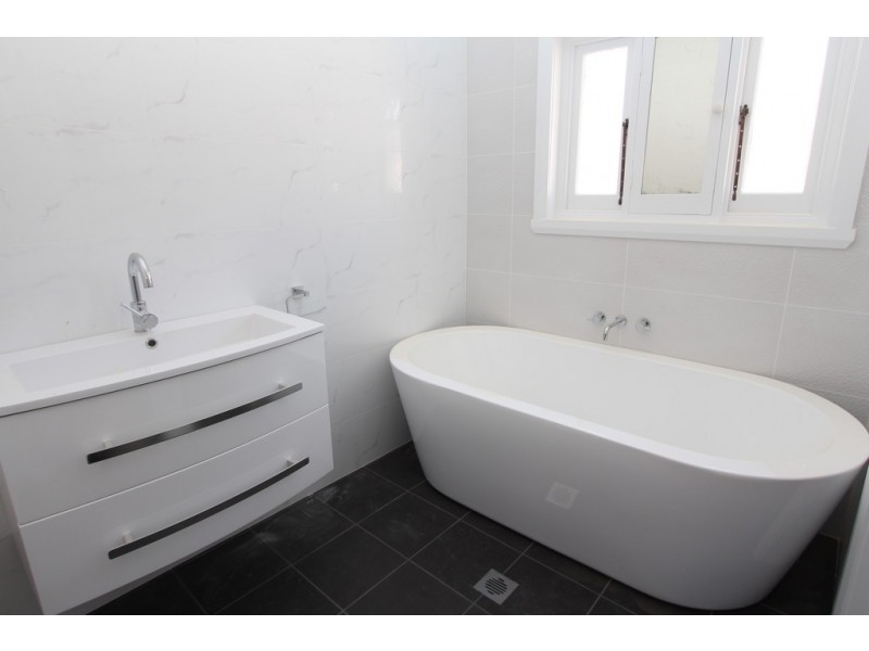 240 Lambert Street, Bathurst NSW 2795