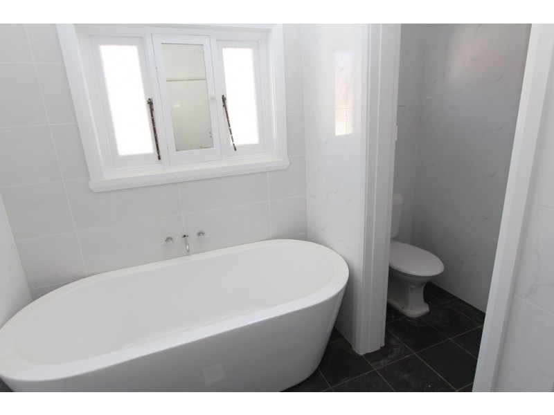 240 Lambert Street, Bathurst NSW 2795