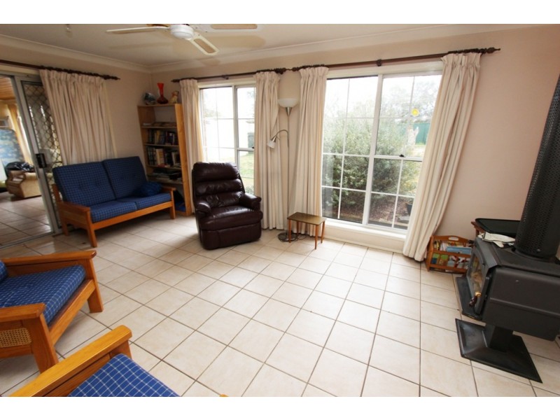 12 Miriyan Drive, Kelso NSW 2795