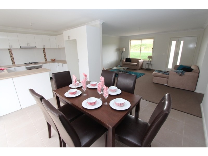 2 / 83A Marsden Lane, Kelso NSW 2795