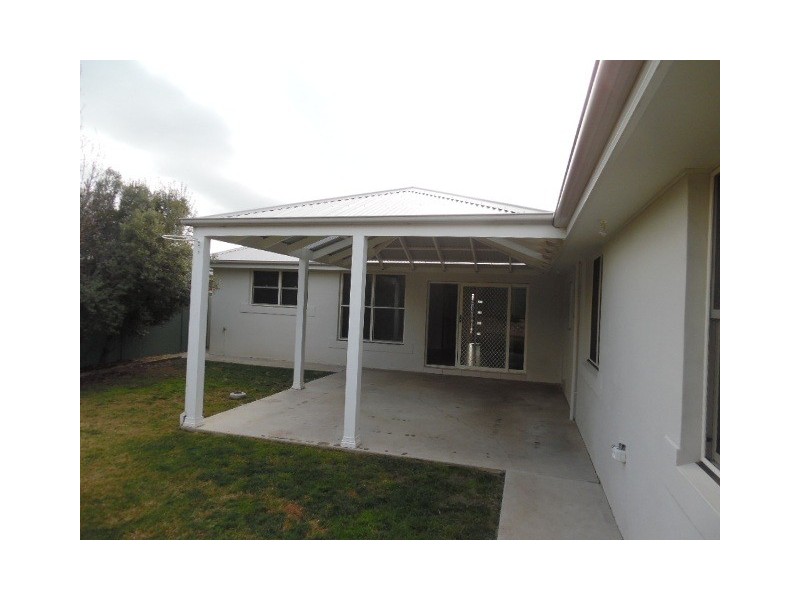 46 Darwin Dr, Bathurst NSW 2795