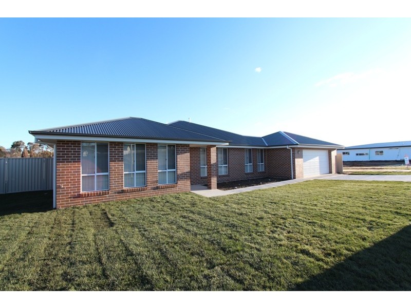 3 Cheviot Drive, Kelso NSW 2795