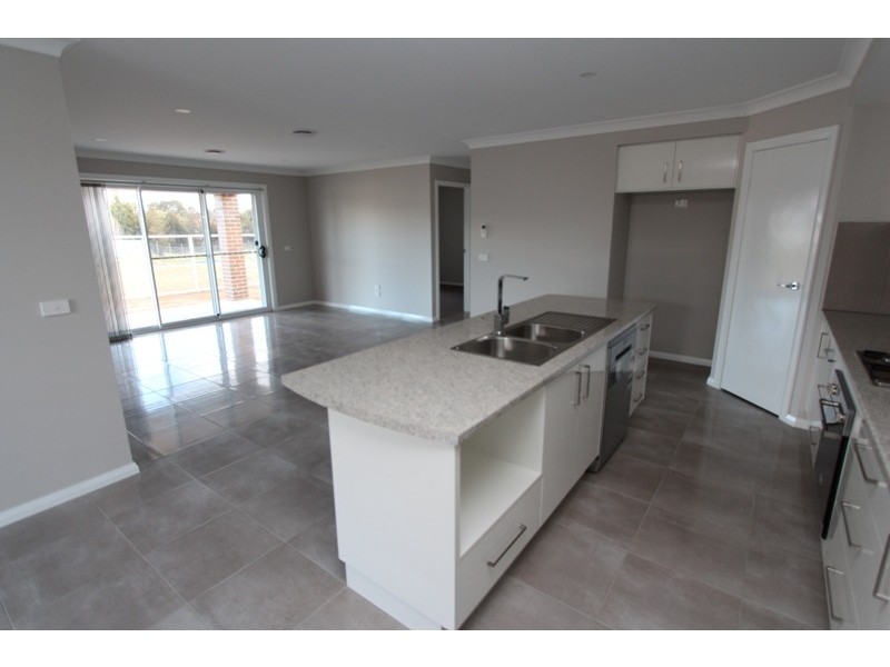 3 Cheviot Drive, Kelso NSW 2795