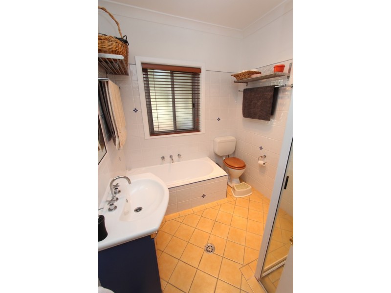 4 Mckell Street, West Bathurst NSW 2795