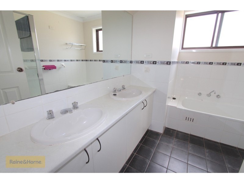 13 Weeronga Way, Kelso NSW 2795