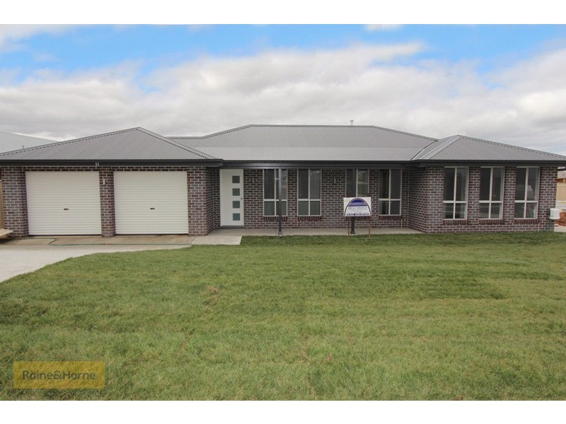 11 Amber Close, Kelso NSW 2795