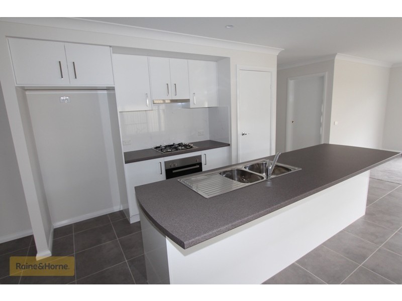 11 Amber Close, Kelso NSW 2795