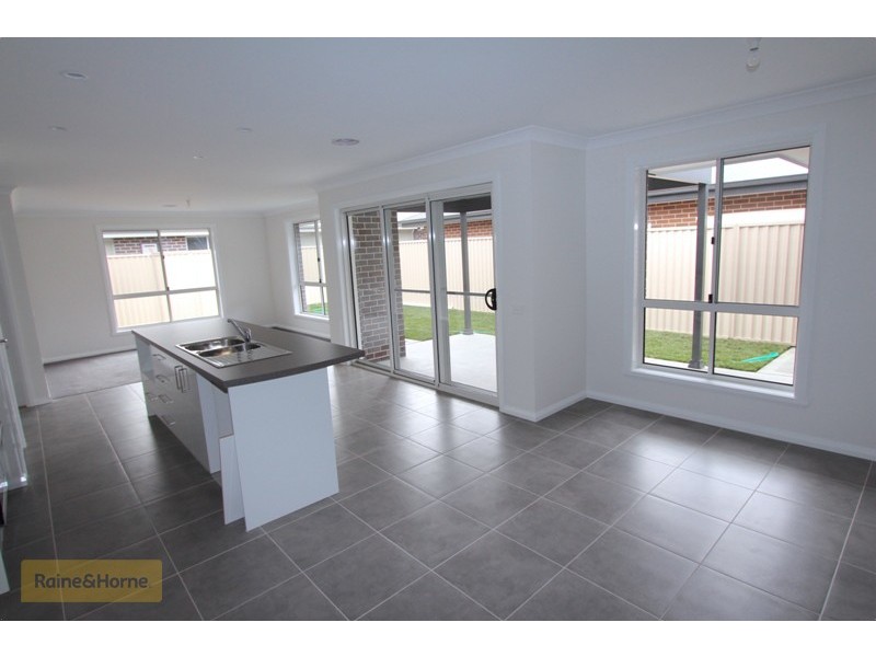 11 Amber Close, Kelso NSW 2795
