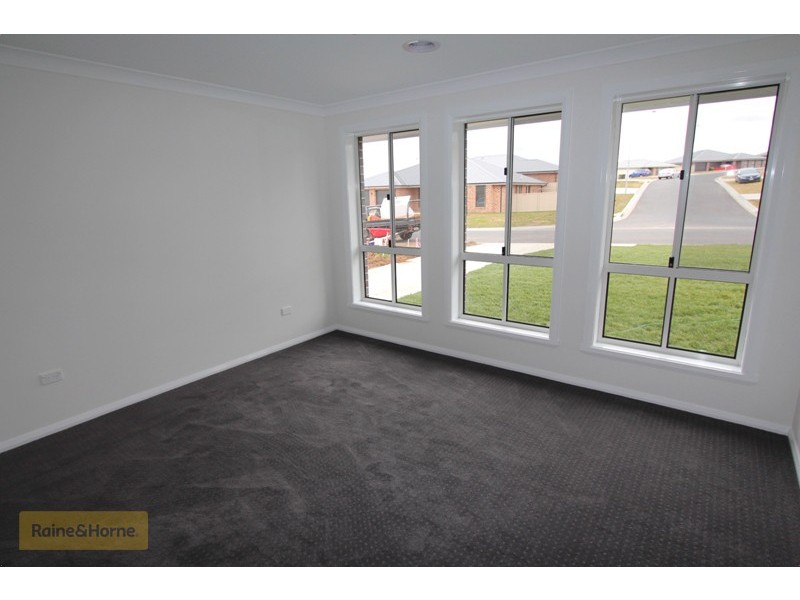 11 Amber Close, Kelso NSW 2795