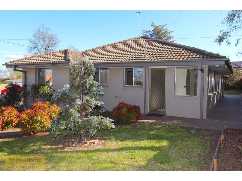 54 Rocket Street, Bathurst NSW 2795