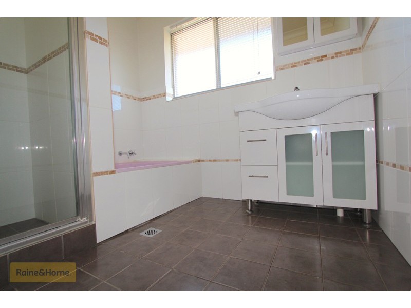 54 Rocket Street, Bathurst NSW 2795
