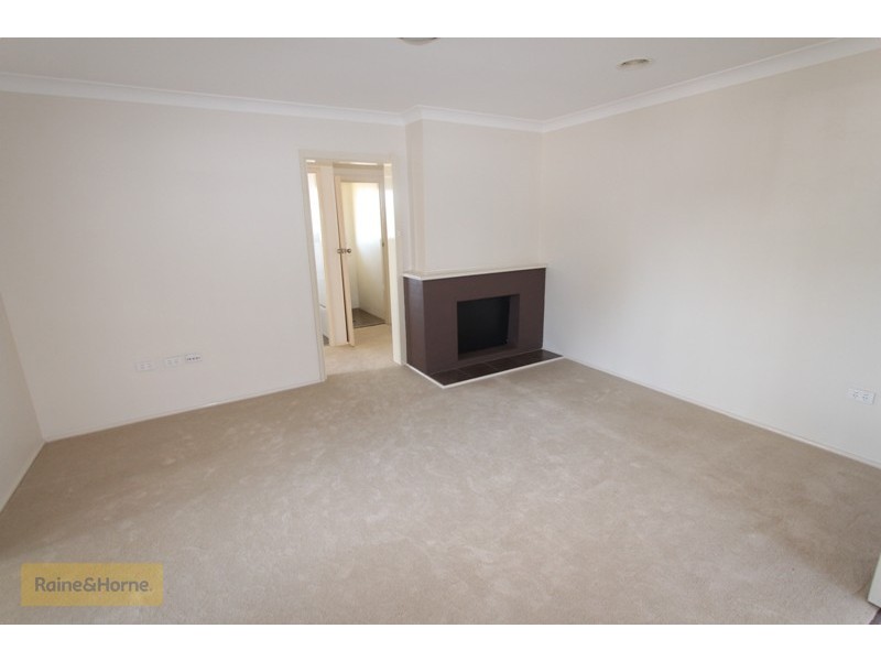 54 Rocket Street, Bathurst NSW 2795