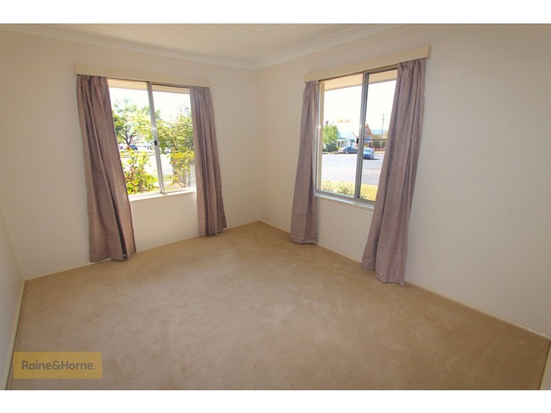 54 Rocket Street, Bathurst NSW 2795
