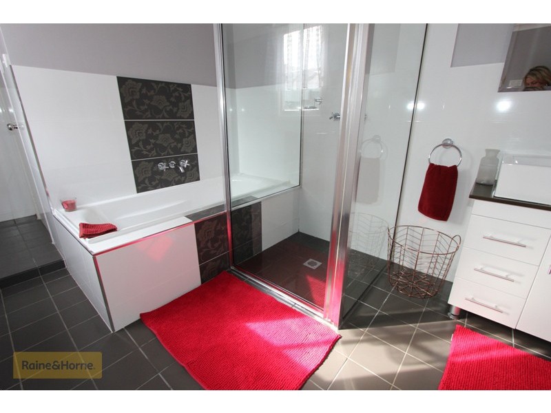 9 Devonshire Lane, Bathurst NSW 2795