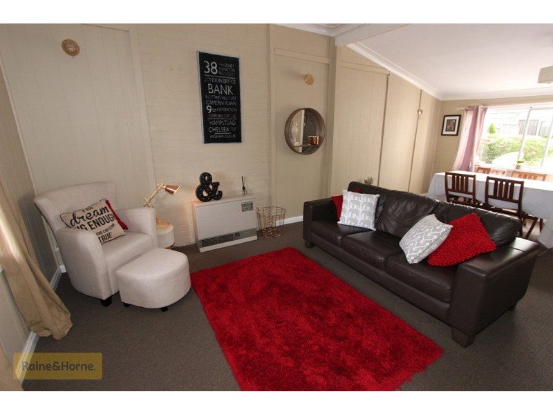 9 Devonshire Lane, Bathurst NSW 2795