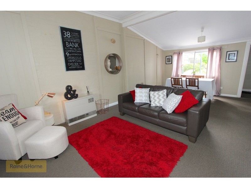 9 Devonshire Lane, Bathurst NSW 2795