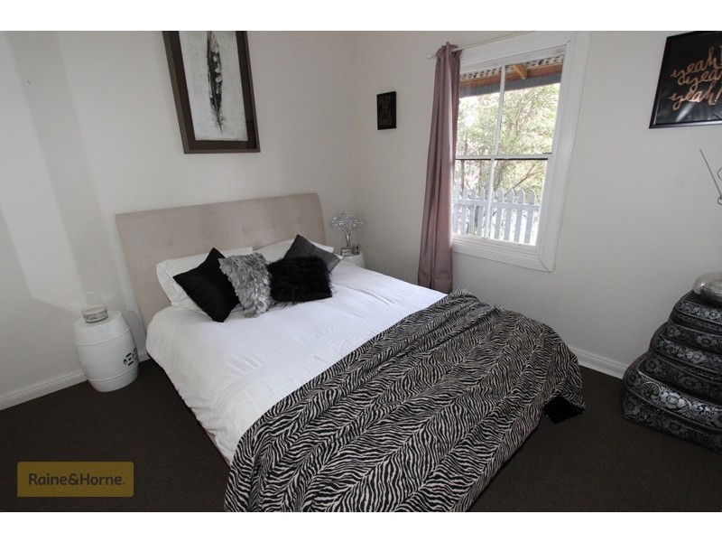 9 Devonshire Lane, Bathurst NSW 2795