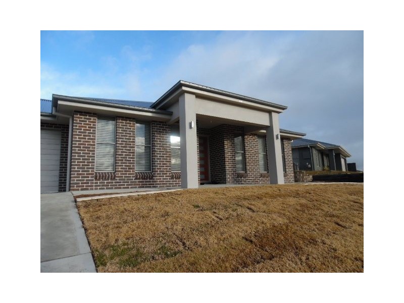 23 Parer Rd, Bathurst NSW 2795