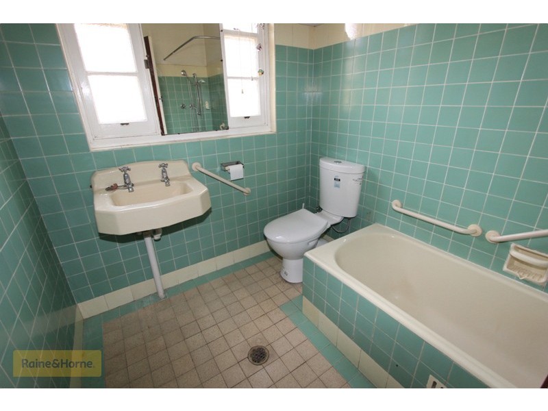 92 Hope Street, Bathurst NSW 2795