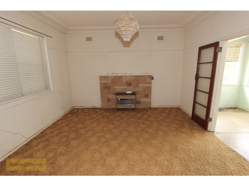 92 Hope Street, Bathurst NSW 2795
