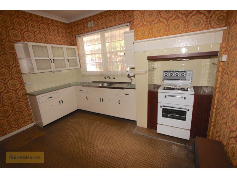 92 Hope Street, Bathurst NSW 2795