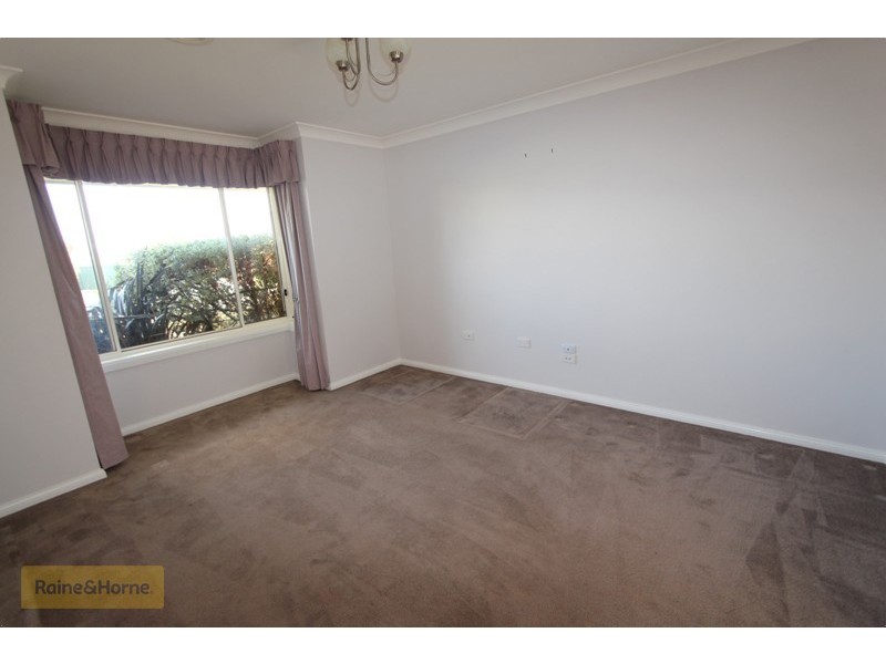 1 Caples Close, Kelso NSW 2795