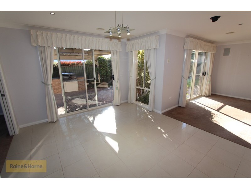 1 Caples Close, Kelso NSW 2795