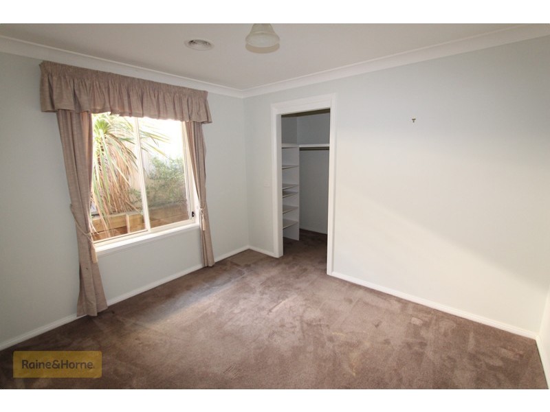 1 Caples Close, Kelso NSW 2795