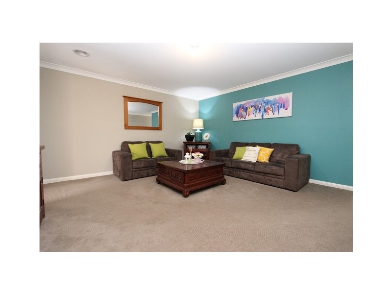 12 Robindale Court, Robin Hill NSW 2795