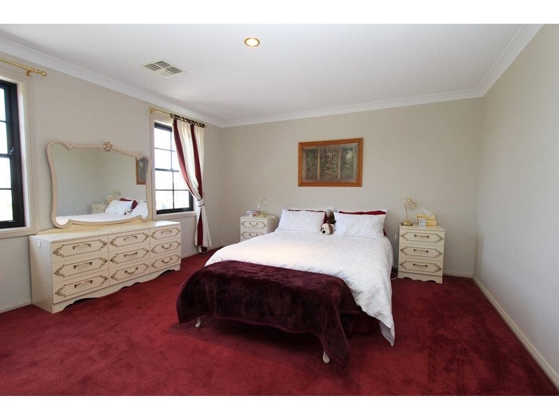 1 Lister Crescent, Kelso NSW 2795