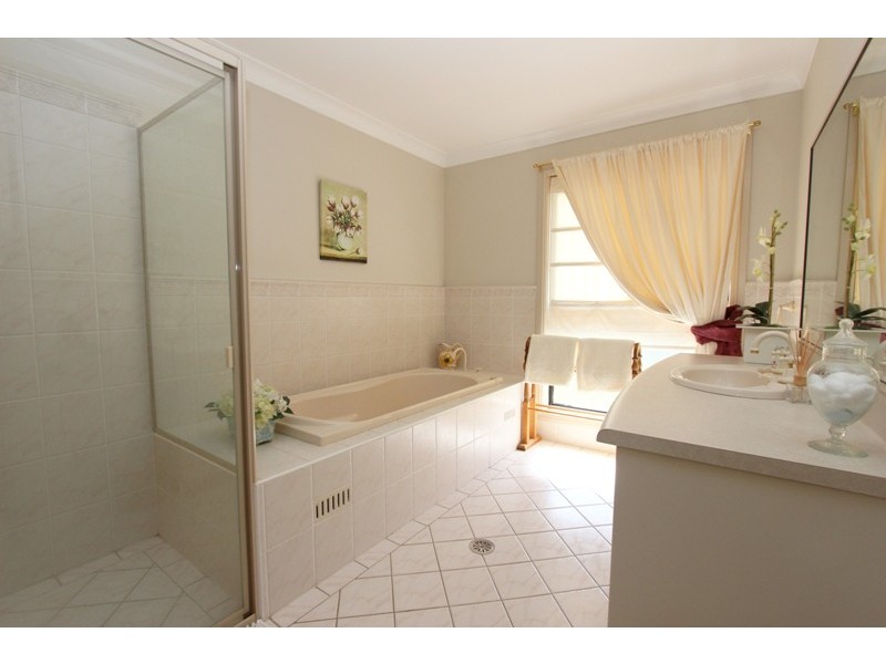 1 Lister Crescent, Kelso NSW 2795