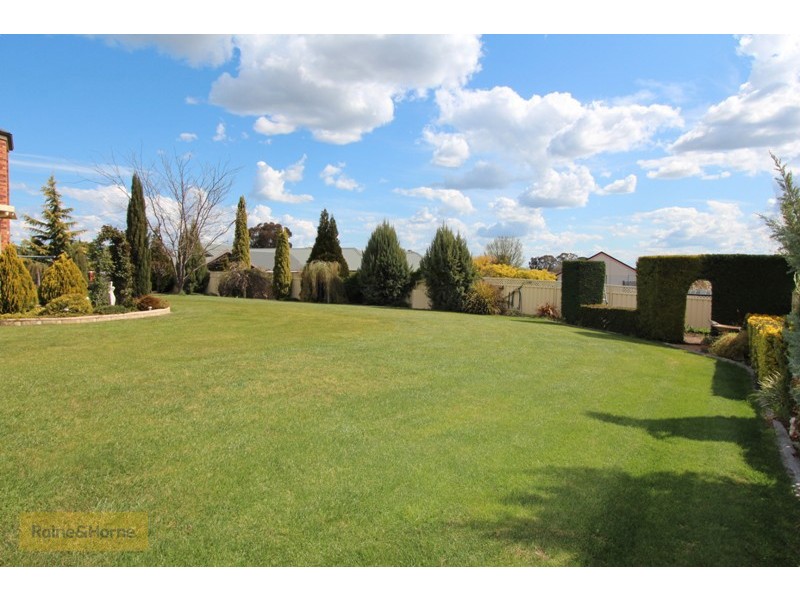 1 Lister Crescent, Kelso NSW 2795