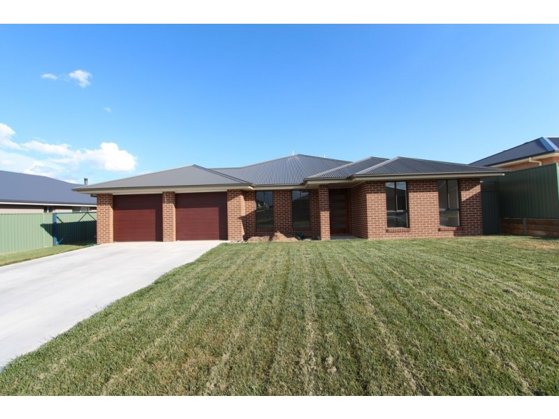 26 Phillip Street, Llanarth NSW 2795