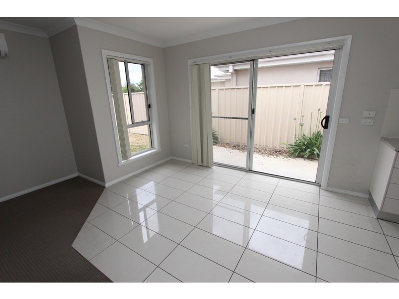 2/117 Morrisset Street, Bathurst NSW 2795