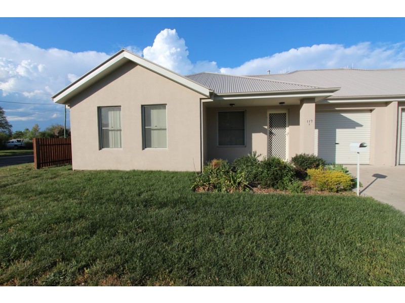 2/117 Morrisset Street, Bathurst NSW 2795