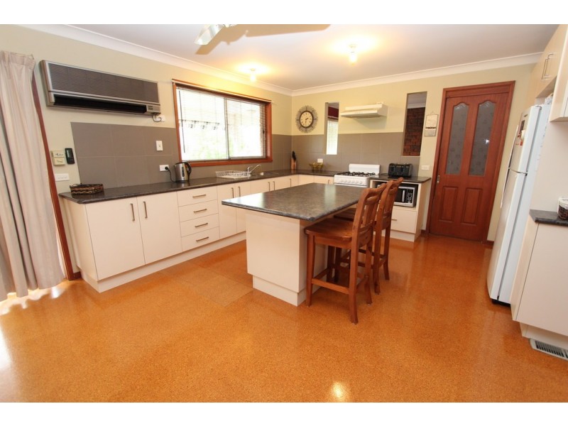 11 Thomas Close, South Bathurst NSW 2795